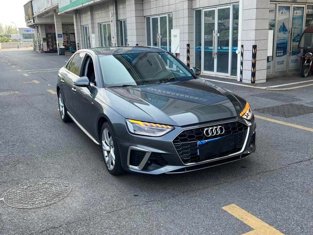 Audi A4L 2020 — фото автомобиля