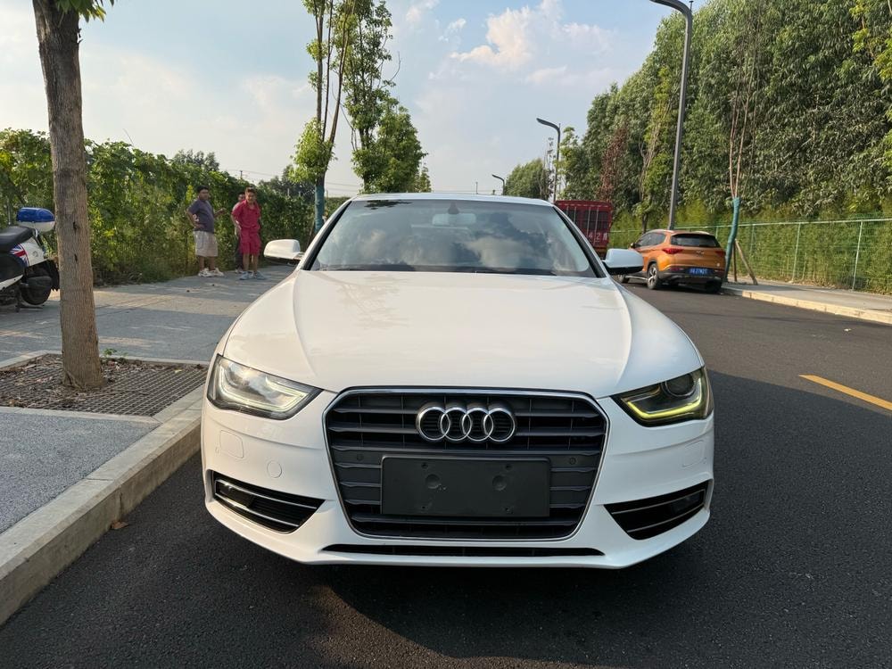 Audi A4L 2015 — фото автомобиля