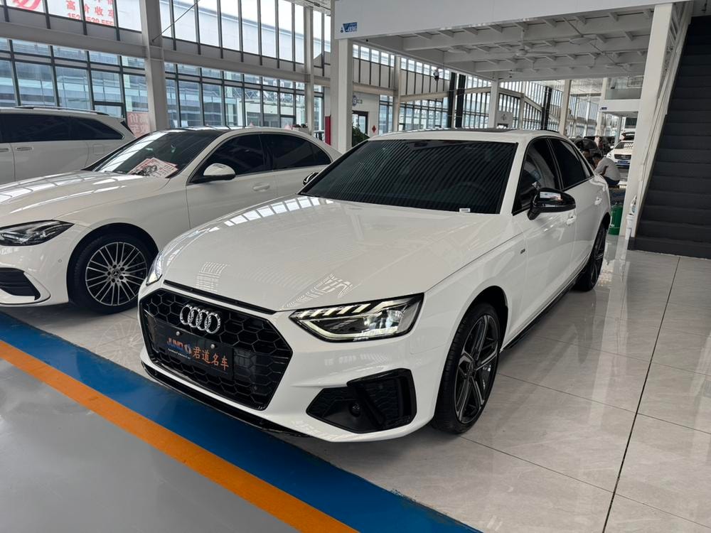 Audi A4L 2025 — фото автомобиля 1