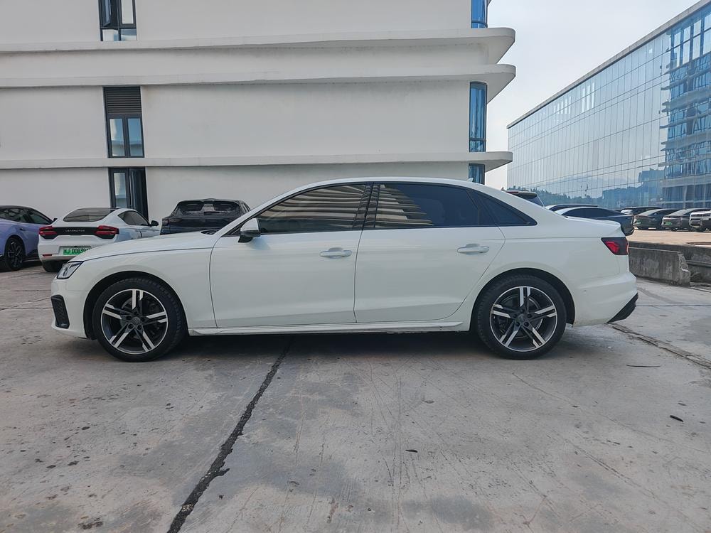 Audi A4L 2020 — фото автомобиля