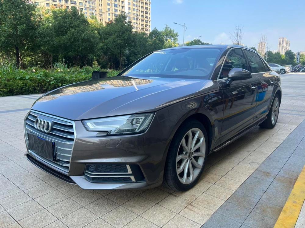 Audi A4L 2018 — фото автомобиля 1