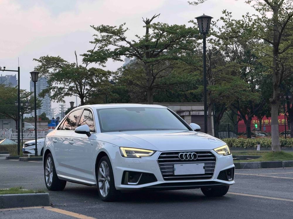 Audi A4L 2019 — фото автомобиля 1