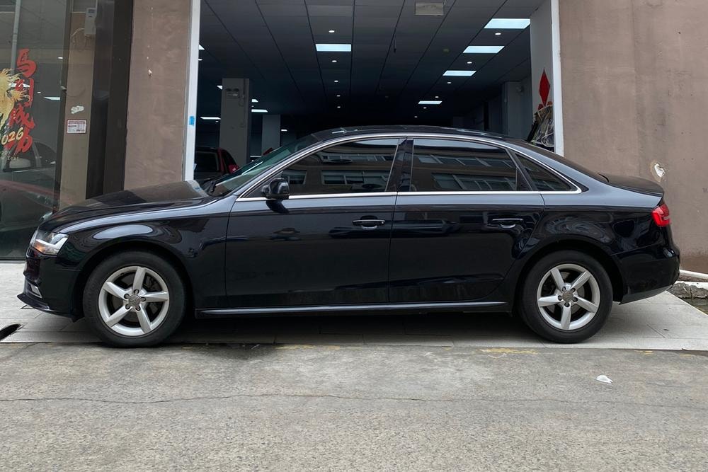 Audi A4L 2013 — фото автомобиля 1