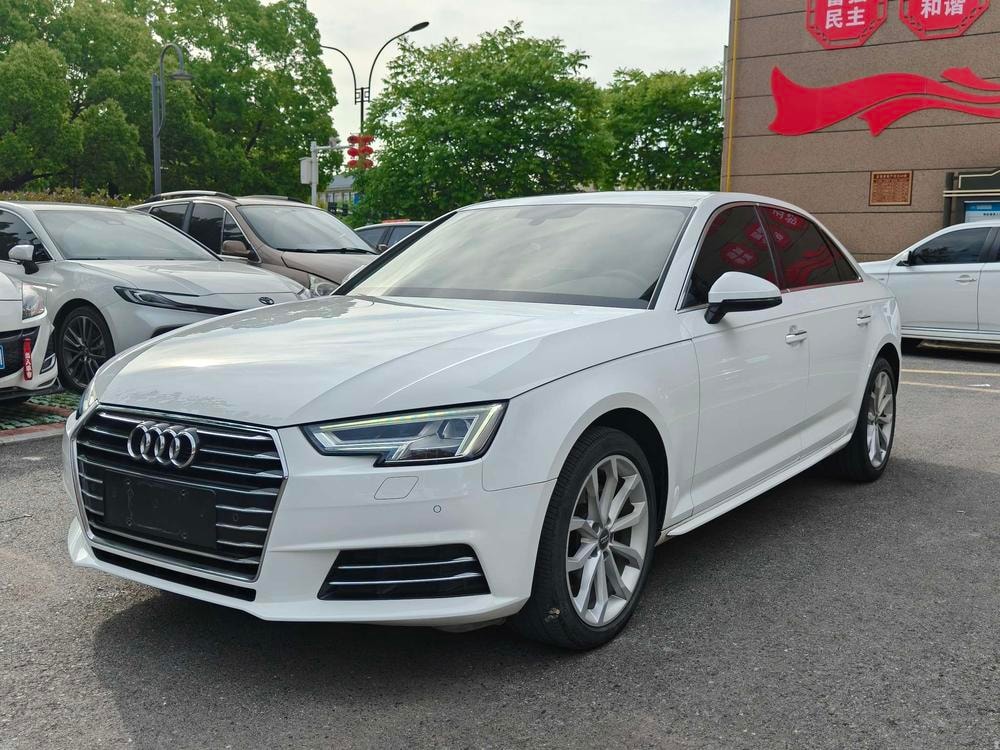 Audi A4L 2017 — фото автомобиля 1