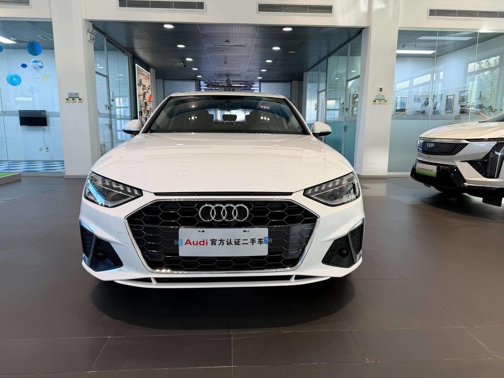 Audi A4L 2020 — фото автомобиля