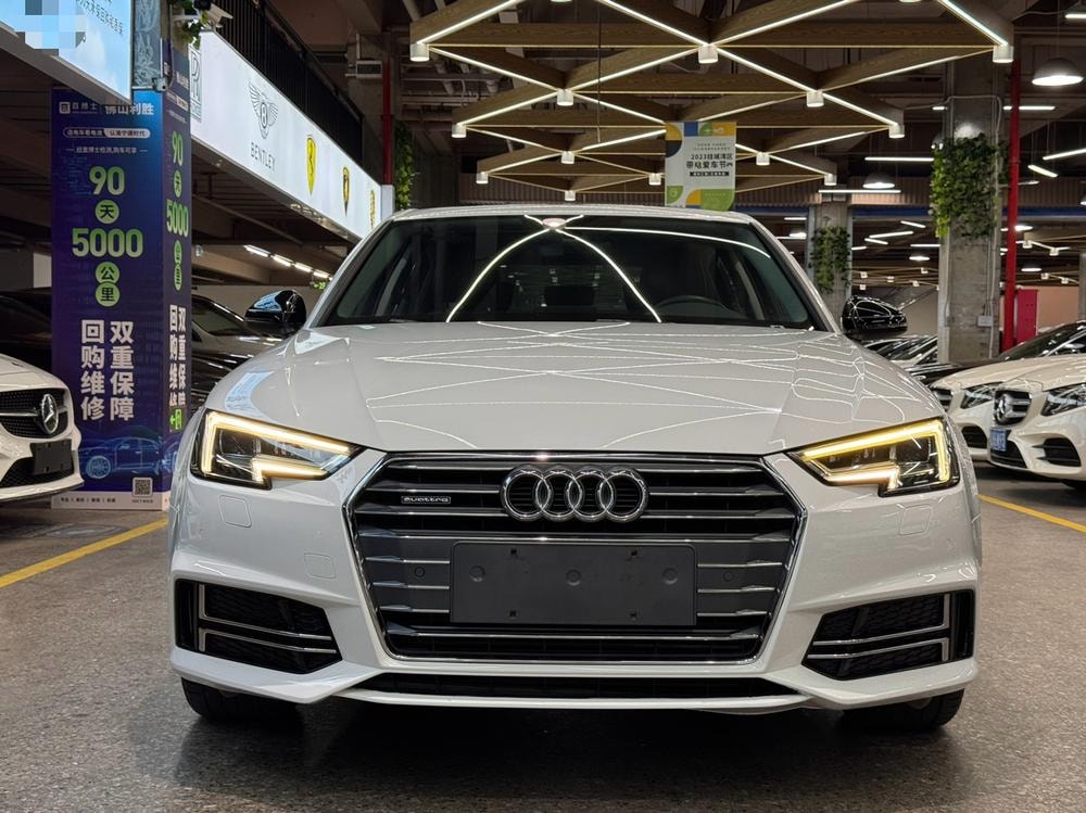 Audi A4L 2018 — фото автомобиля 1