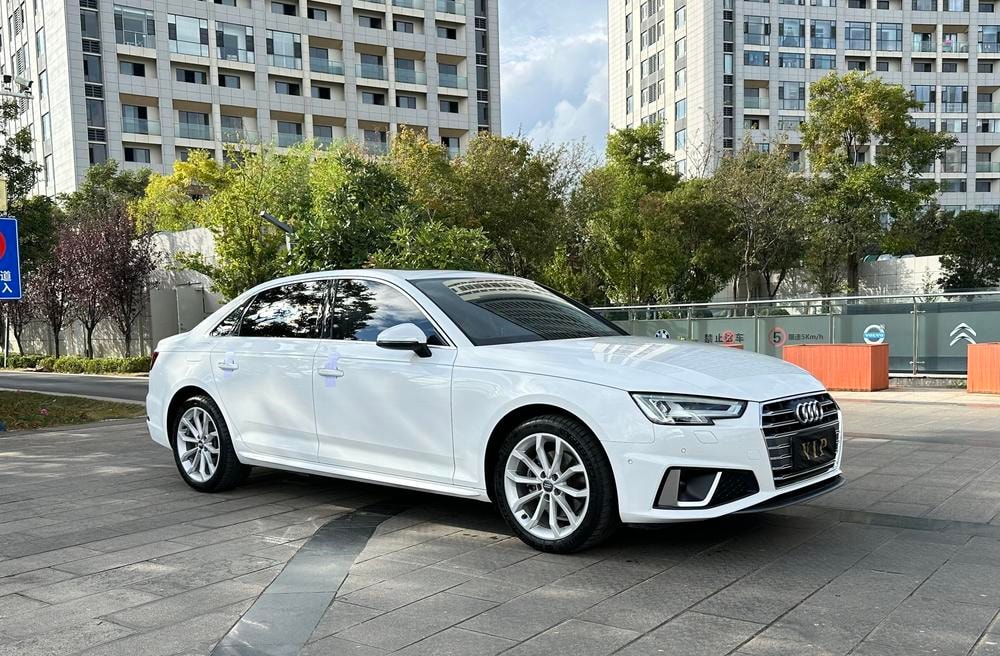 Audi A4L 2019 — фото автомобиля 1