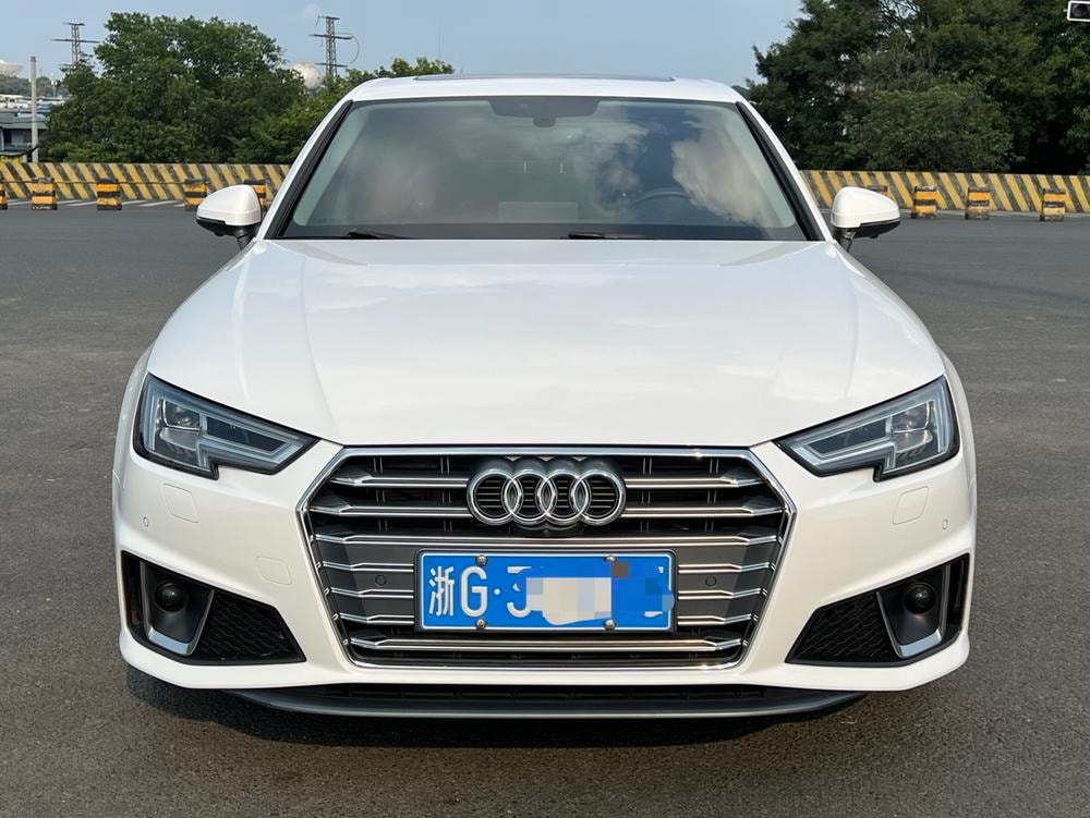 Audi A4L 2019 — фото автомобиля