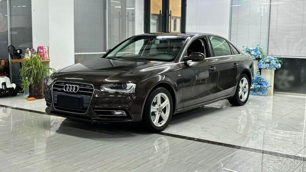 Audi A4L 2015 — фото автомобиля