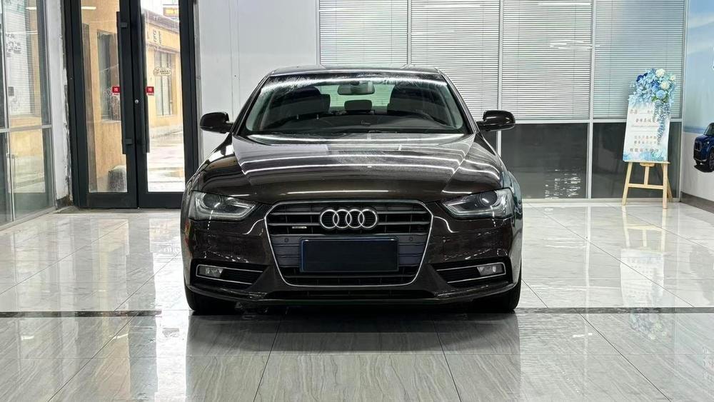 Audi A4L 2015 — фото автомобиля 1