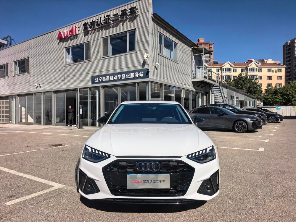 Audi A4L 2023 — фото автомобиля 1