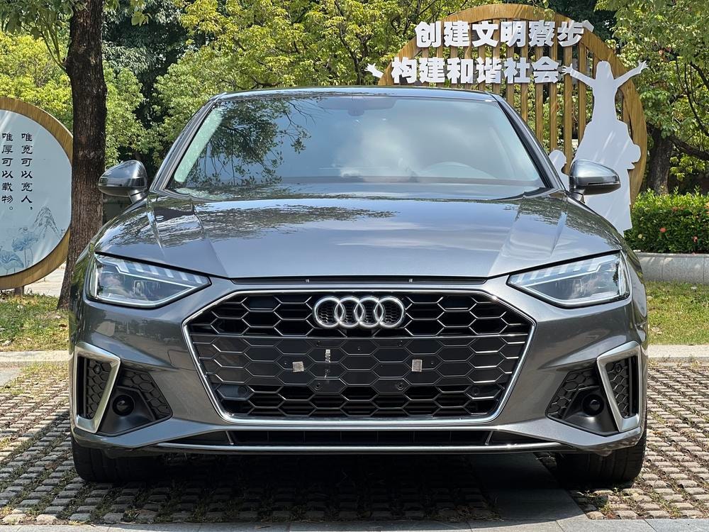 Audi A4L 2020 — фото автомобиля