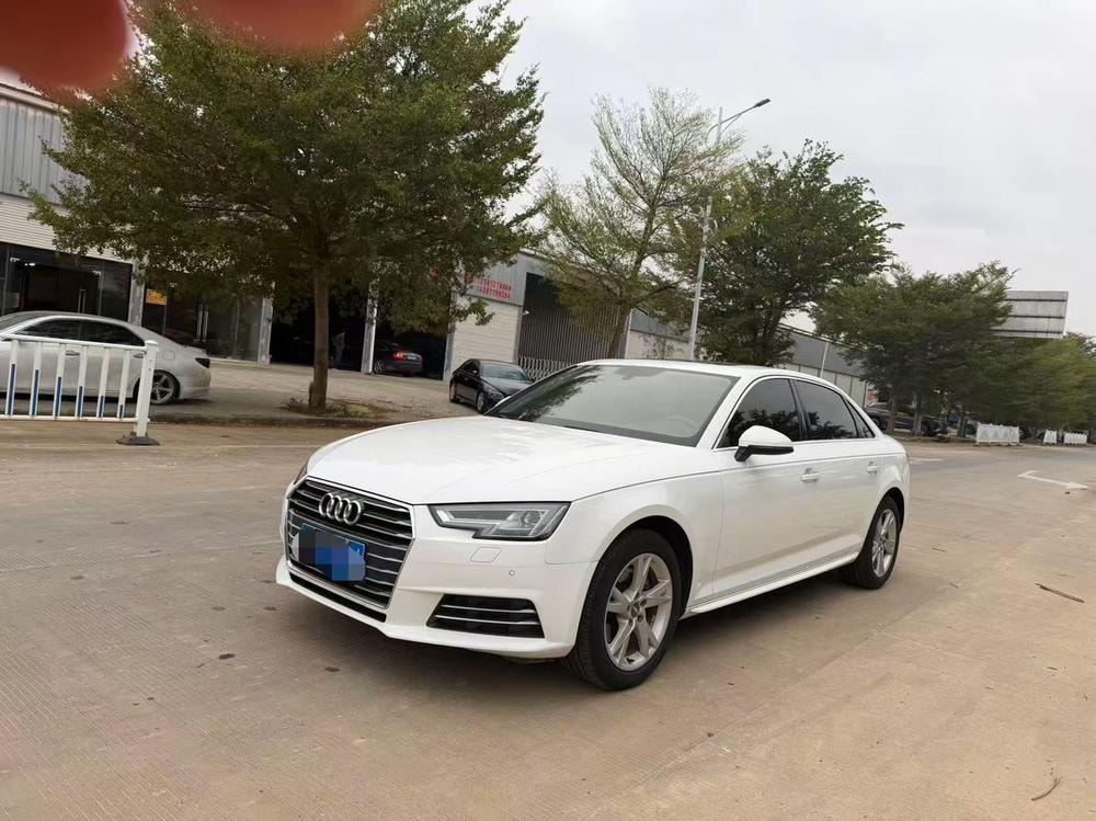Audi A4L 2018 — фото автомобиля 1
