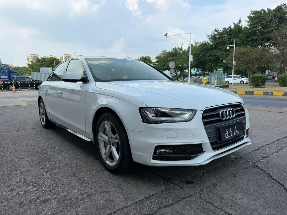 Audi A4L 2015 — фото автомобиля