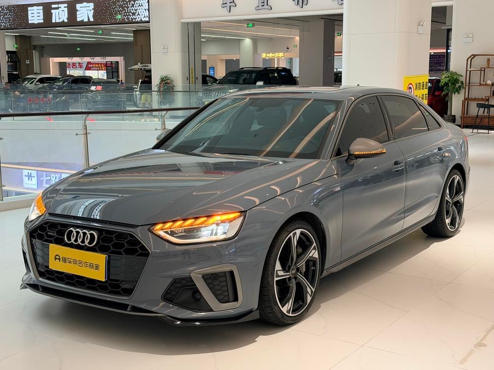 Audi A4L 2022 — фото автомобиля 1