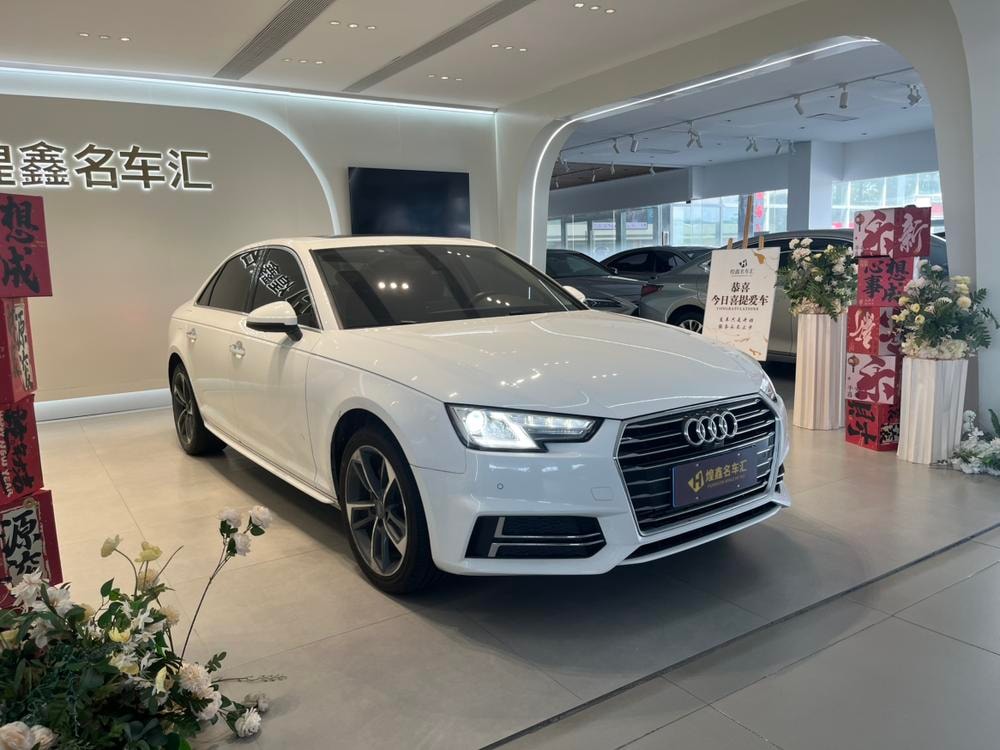 Audi A4L 2019 — фото автомобиля 1