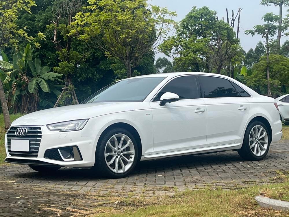 Audi A4L 2019 — фото автомобиля 1