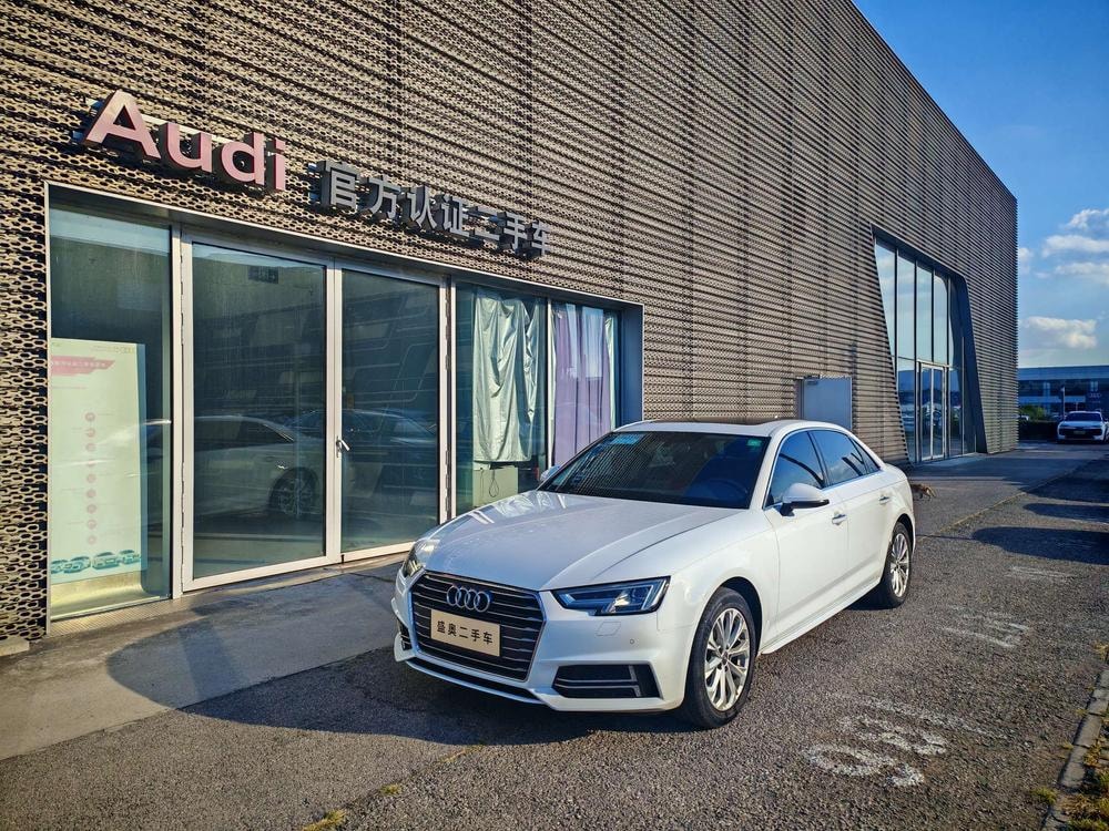 Audi A4L 2019 — фото автомобиля 1