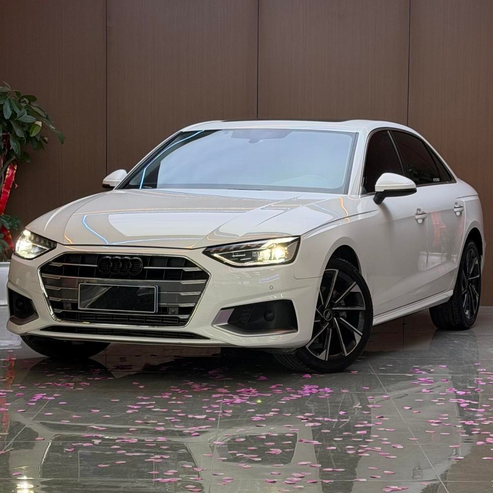 Audi A4L 2022 — фото автомобиля 1