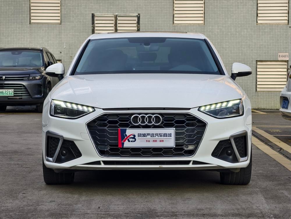 Audi A4L 2022 — фото автомобиля 1