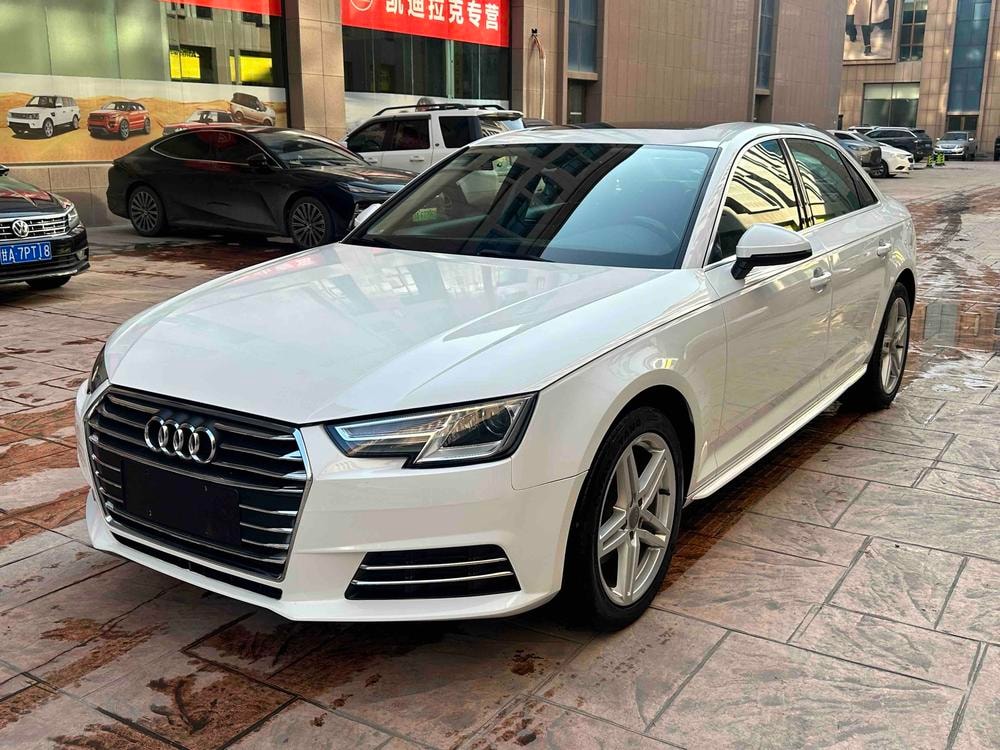 Audi A4L 2017 — фото автомобиля 1