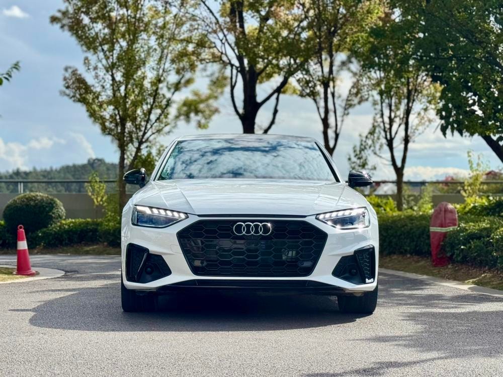 Audi A4L 2022 — фото автомобиля