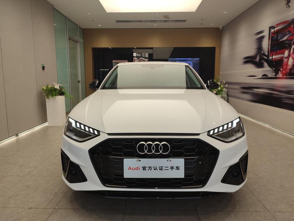Audi A4L 2022 — фото автомобиля 1