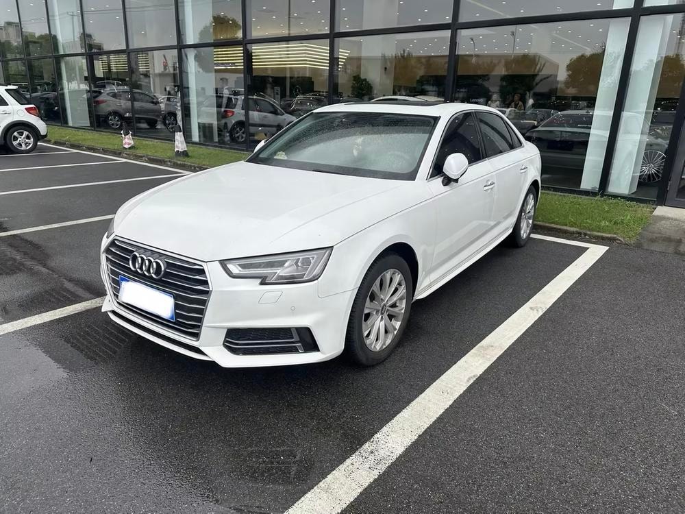 Audi A4L 2019 — фото автомобиля 1