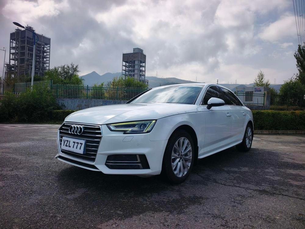 Audi A4L 2019 — фото автомобиля 1