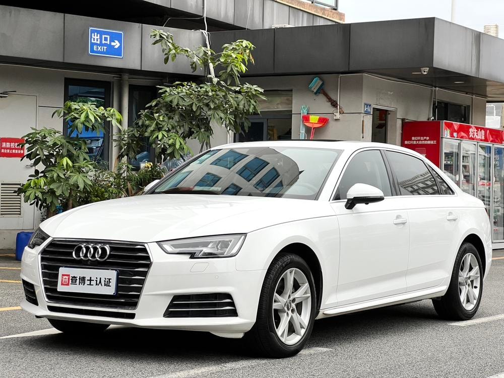 Audi A4L 2018 — фото автомобиля 1