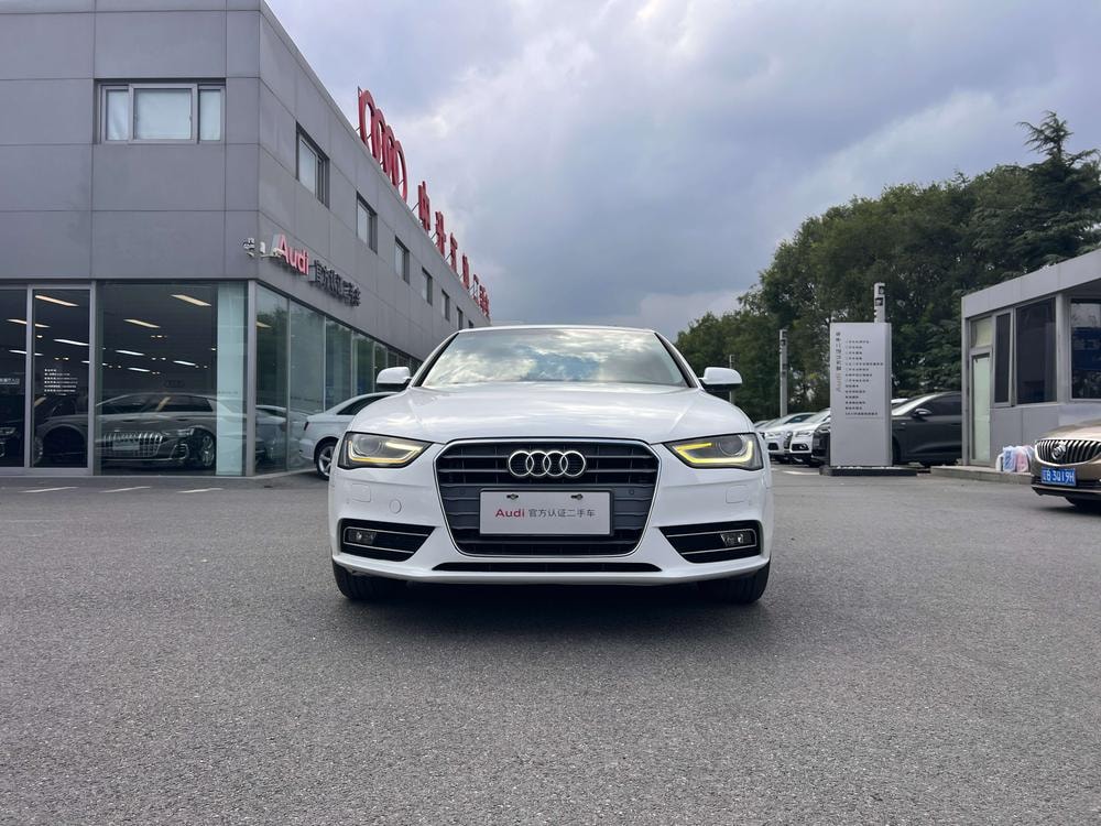 Audi A4L 2015 — фото автомобиля