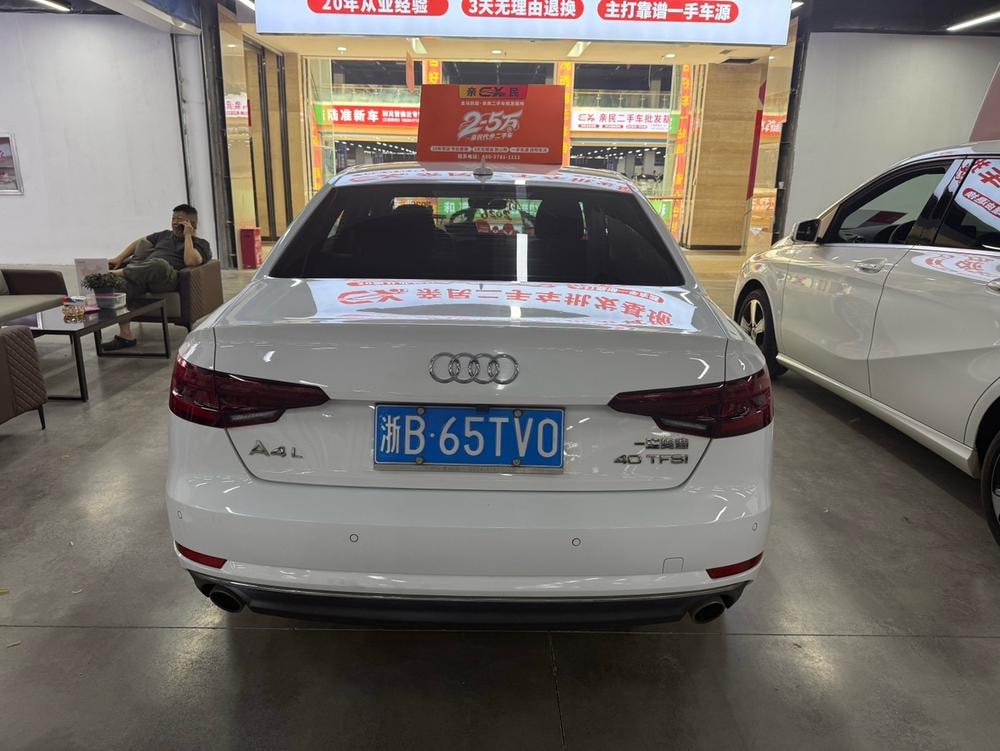 Audi A4L 2018 — фото автомобиля 1