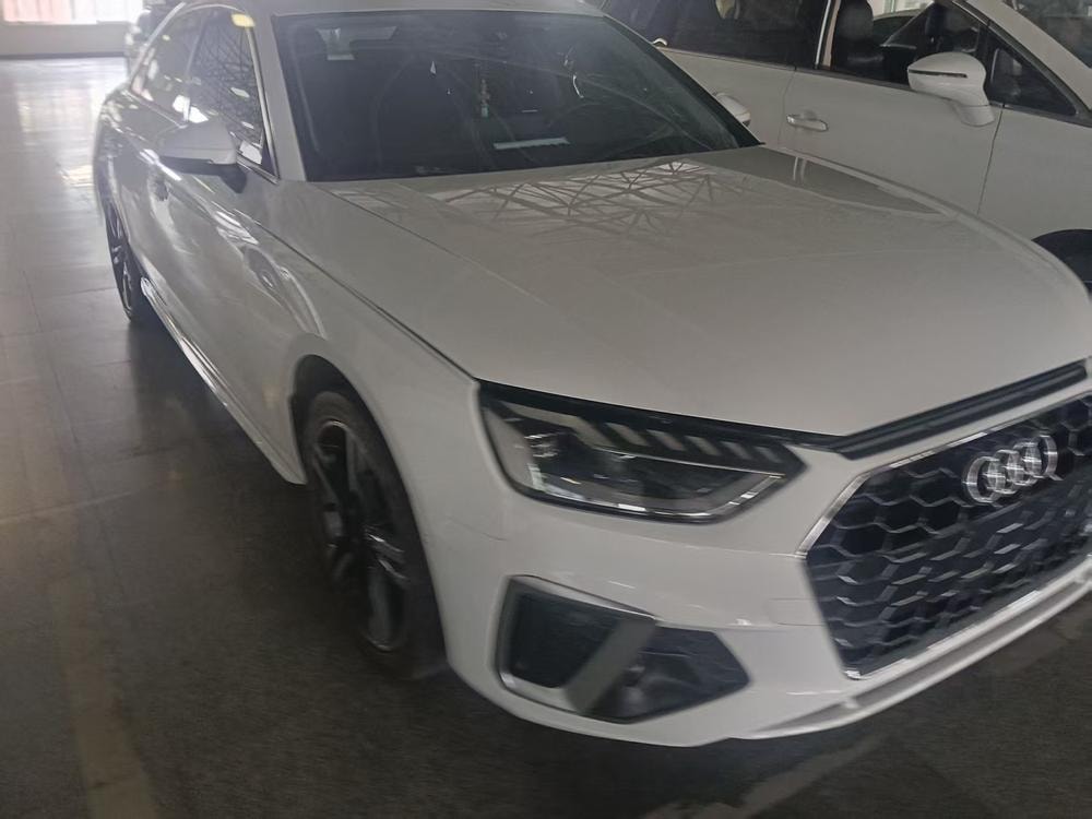 Audi A4L 2022 — фото автомобиля 1