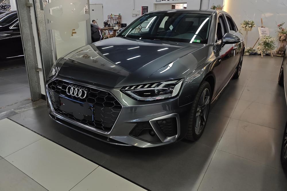 Audi A4L 2020 — фото автомобиля