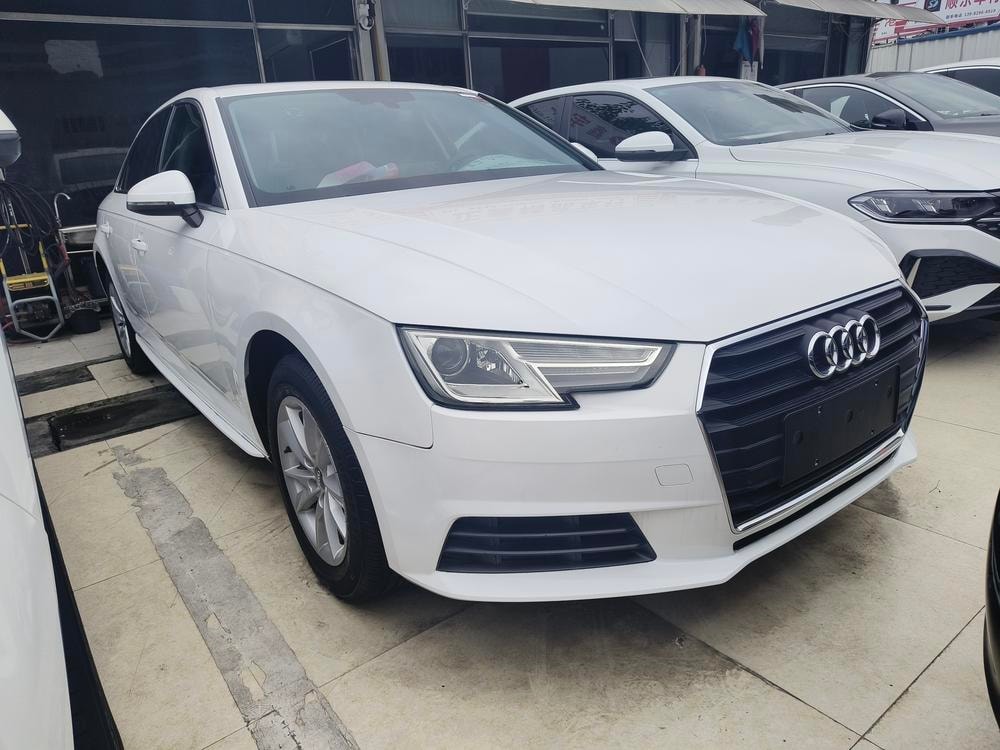 Audi A4L 2017 — фото автомобиля 1