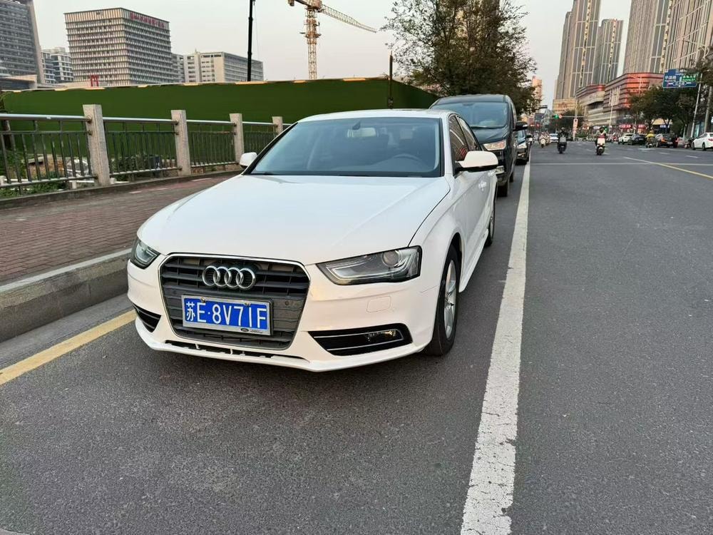 Audi A4L 2013 — фото автомобиля
