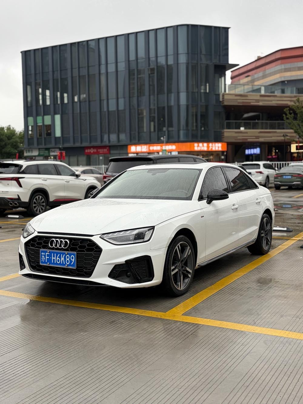 Audi A4L 2022 — фото автомобиля 1