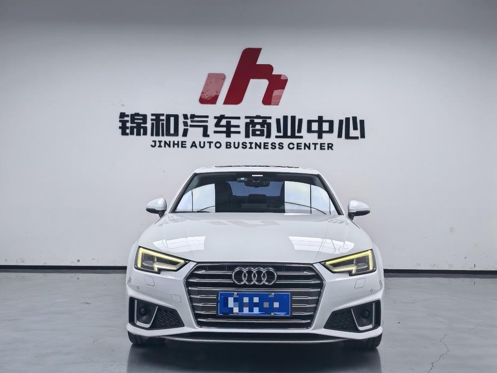 Audi A4L 2018 — фото автомобиля 1