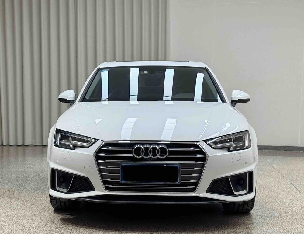 Audi A4L 2019 — фото автомобиля 1