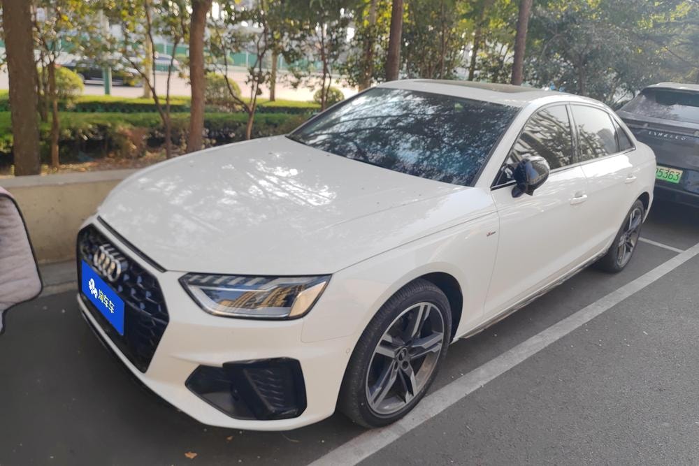 Audi A4L 2022 — фото автомобиля 1