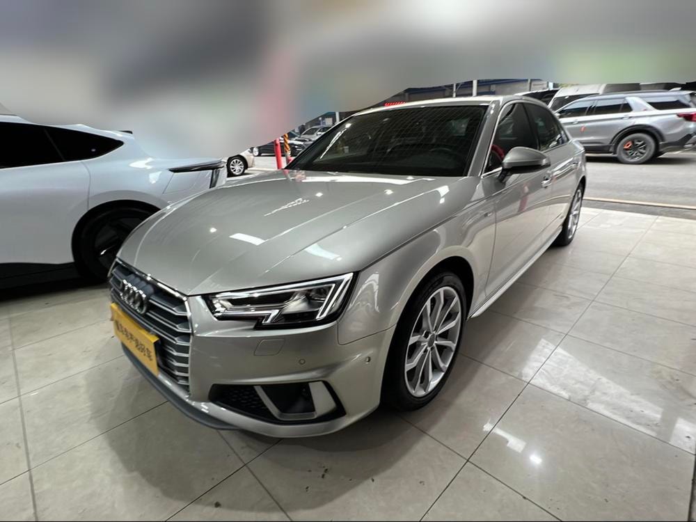 Audi A4L 2019 — фото автомобиля