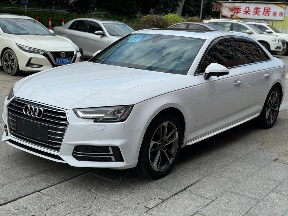 Audi A4L 2018 — фото автомобиля 1