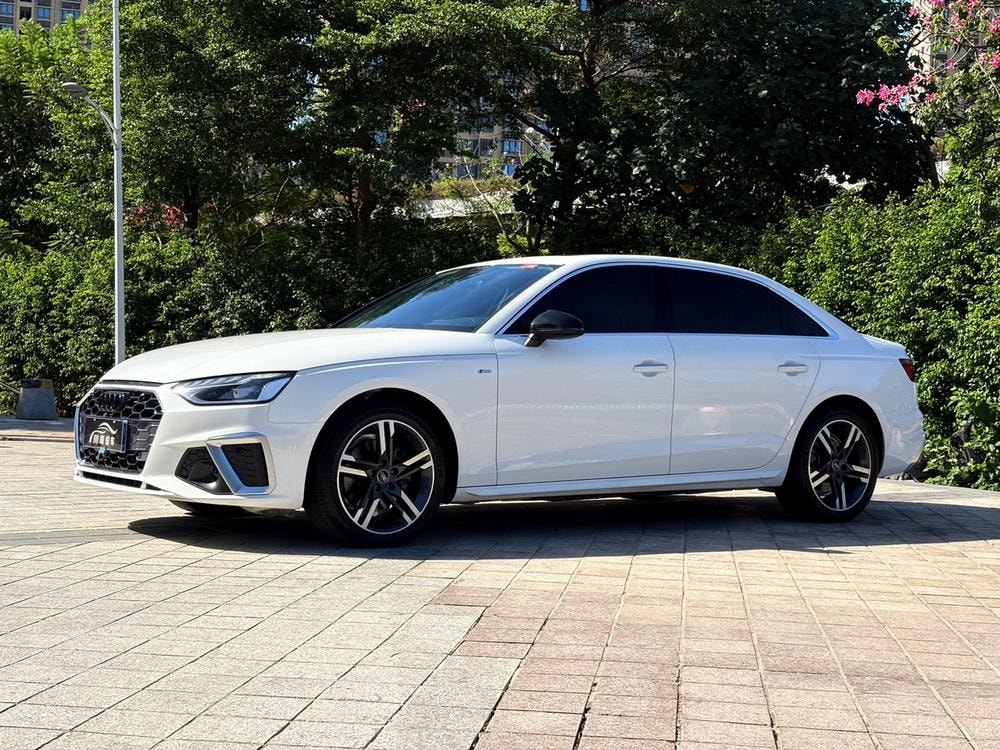 Audi A4L 2023 — фото автомобиля 1