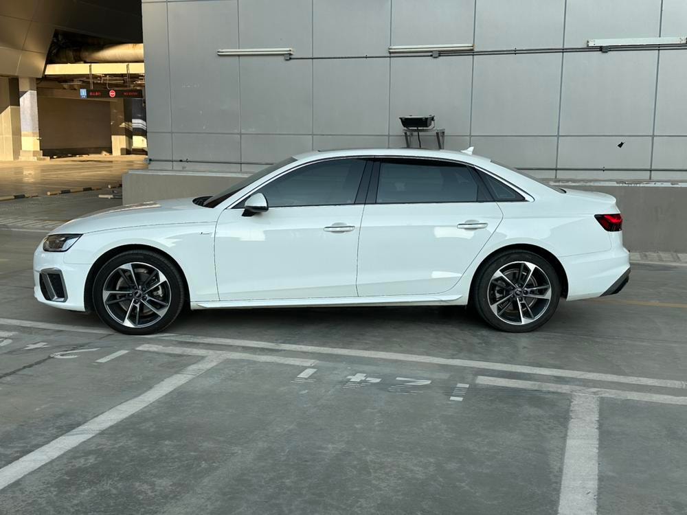 Audi A4L 2022 — фото автомобиля 1