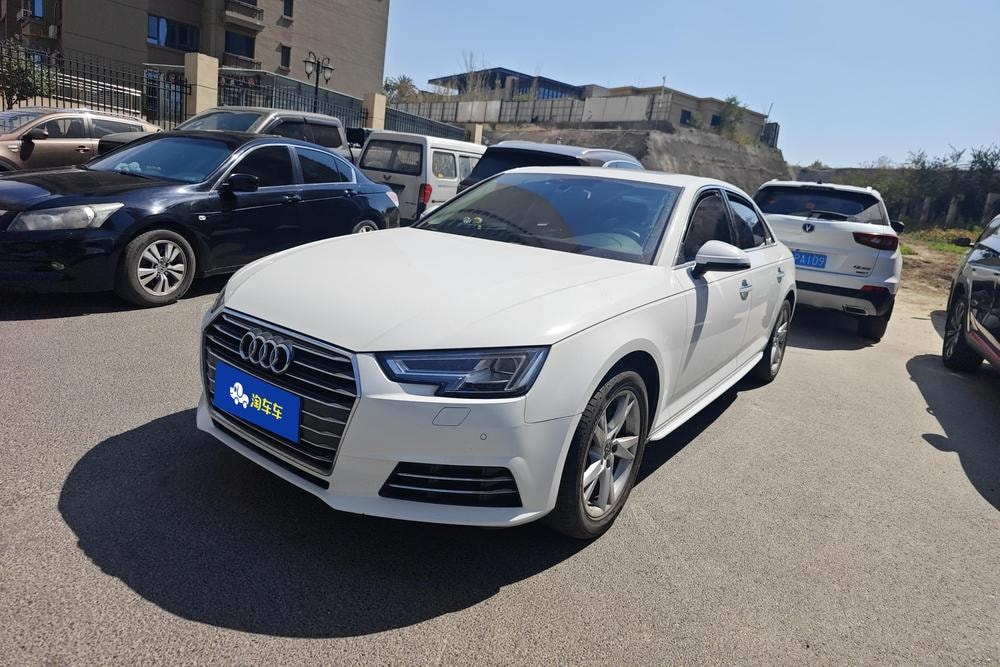Audi A4L 2018 — фото автомобиля