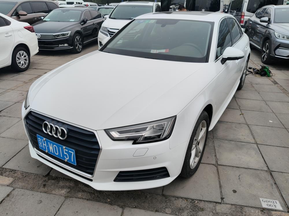 Audi A4L 2017 — фото автомобиля 1