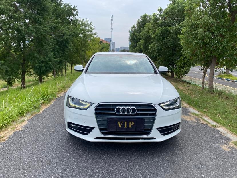 Audi A4L 2015 — фото автомобиля