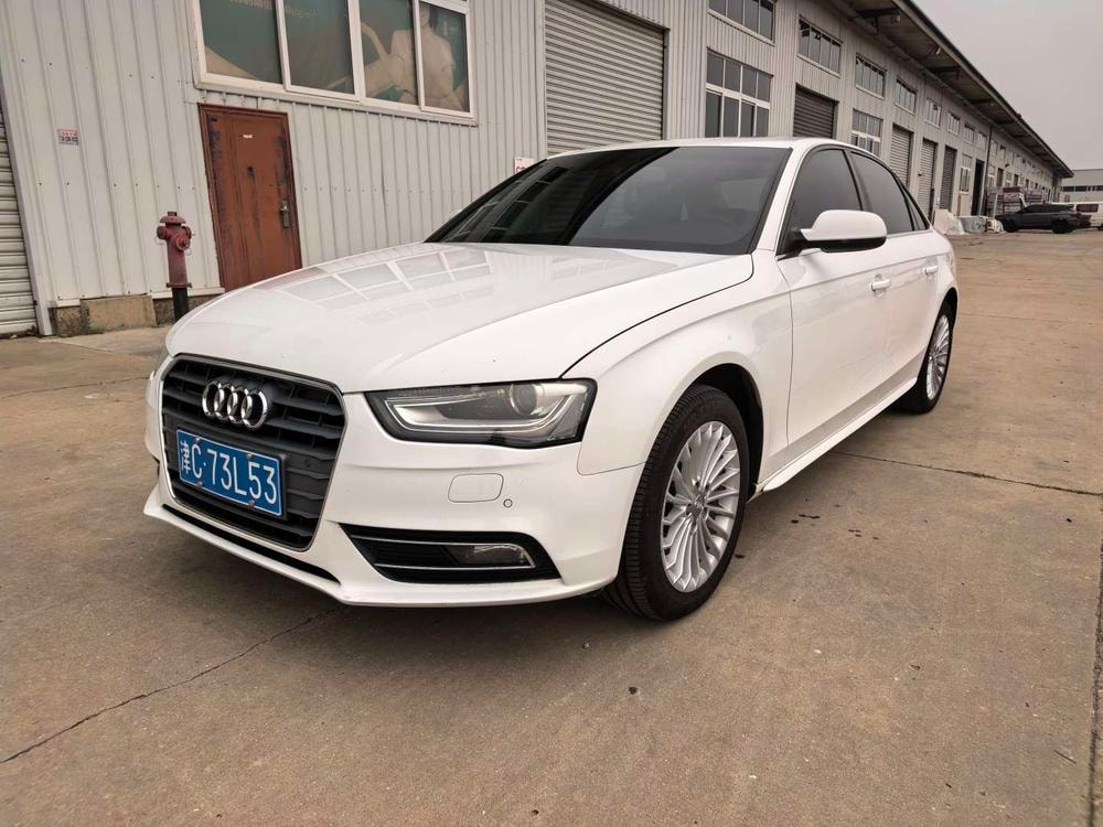 Audi A4L 2015 — фото автомобиля 1