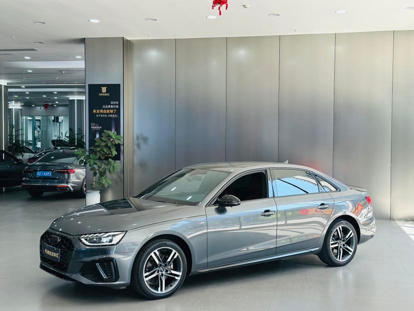 Audi A4L 2022 — фото автомобиля 1