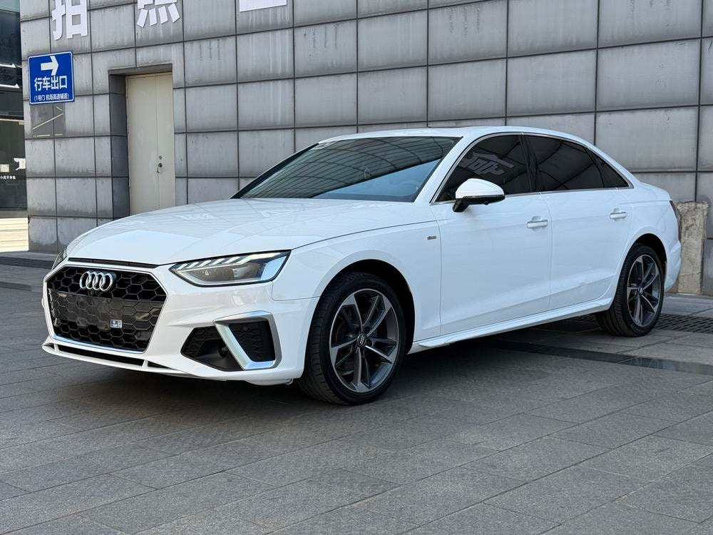 Audi A4L 2022 — фото автомобиля 1